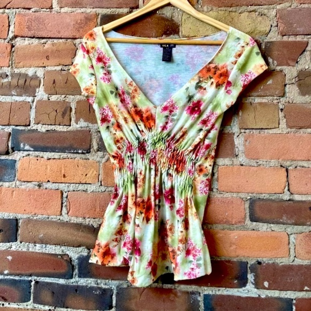 DEX Women’s Green, Pink & Orange Floral Top with Cinched Waist. Size: Small.